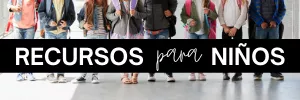 Varios niños saliendo de la escuela con mochilas.